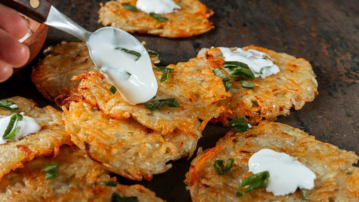 Проще драников, нежнее оладий: рецепт финских картофельных лепёшек — находка для быстрого завтрака