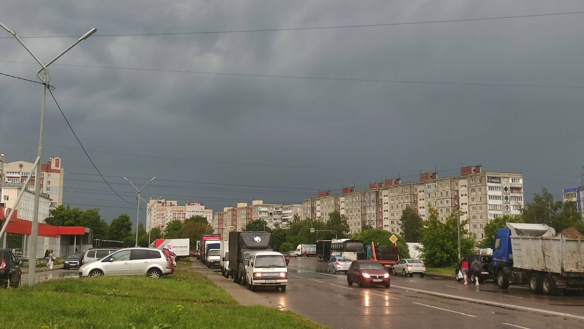 Аномальная жара и мощные ливни в мае-2026: кому готовить зонт, а кому — вентилятор? Свежий прогноз по регионам России