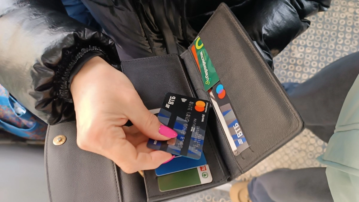 В Камешкове сиделка украла у пенсионерки карту и потратила все деньги