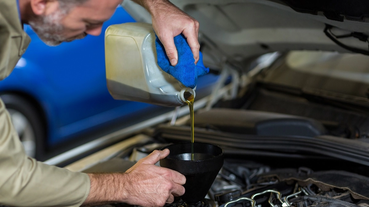 3 самые популярные схемы обмана с моторным маслом-2026 — запомните раз и навсегда, чтобы не угробить двигатель