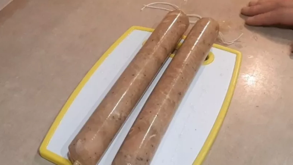 Проще, чем кажется: домашняя сыровяленая колбаса из куриной грудки- станет вашим новым любимым деликатесом