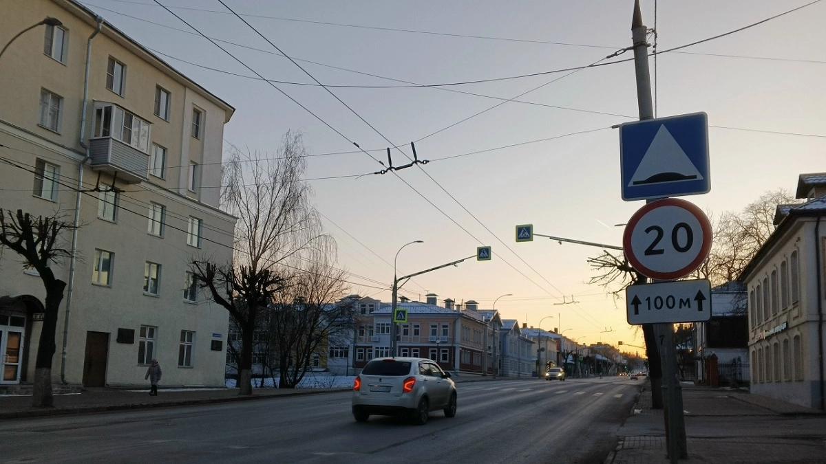 Автомобилистам грозит штраф за выключенные днём фары: как избежать "письма счастья"? Запомните на всю жизнь