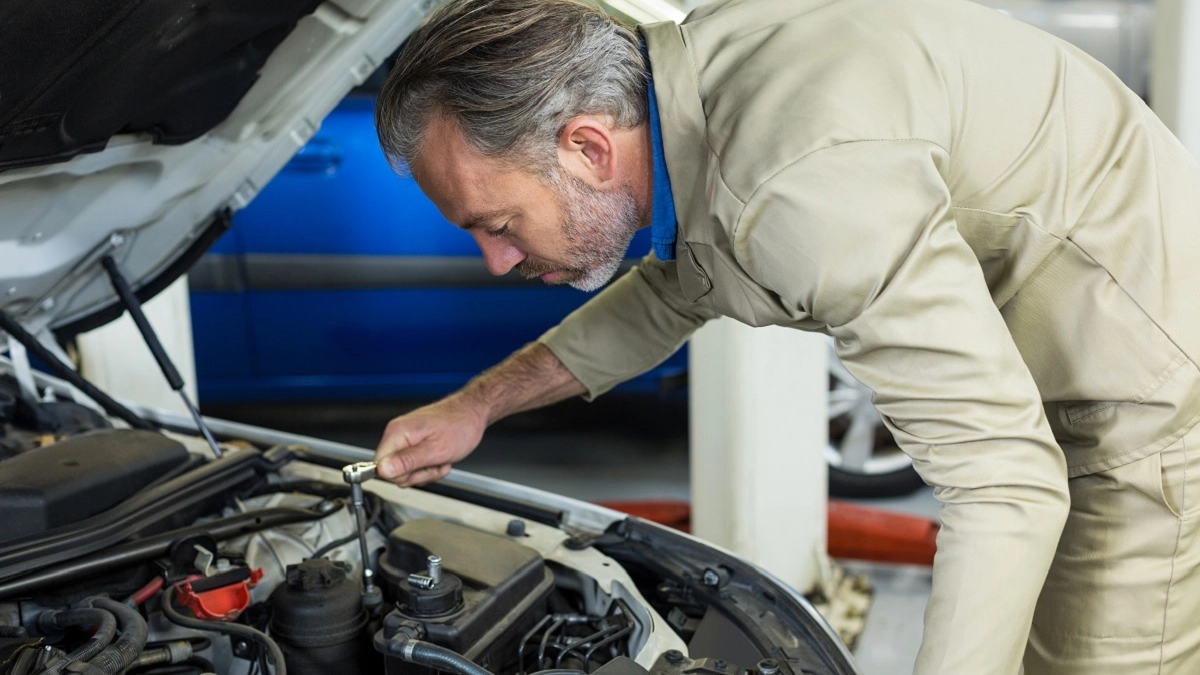 Зачем знающие водители стали вешать магнит на масляный фильтр? Простой лайфхак, который нужно запомнить на всю жизнь