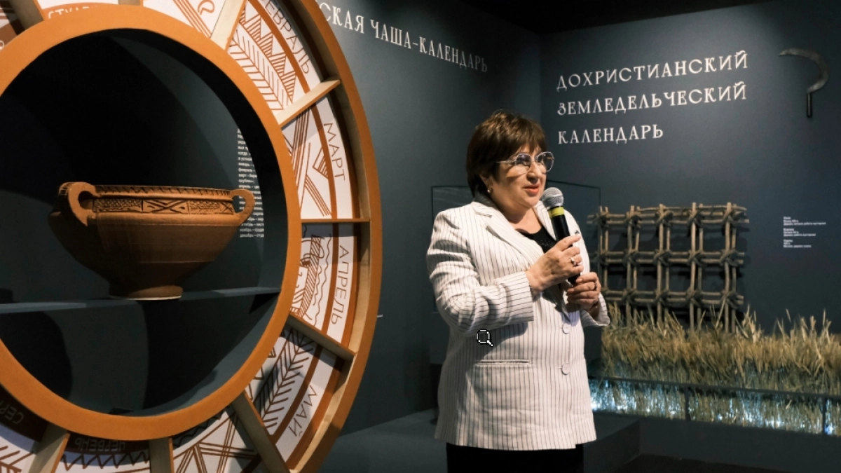 В Палатах ВСМЗ до конца лета работает выставка «Человек и календарь»