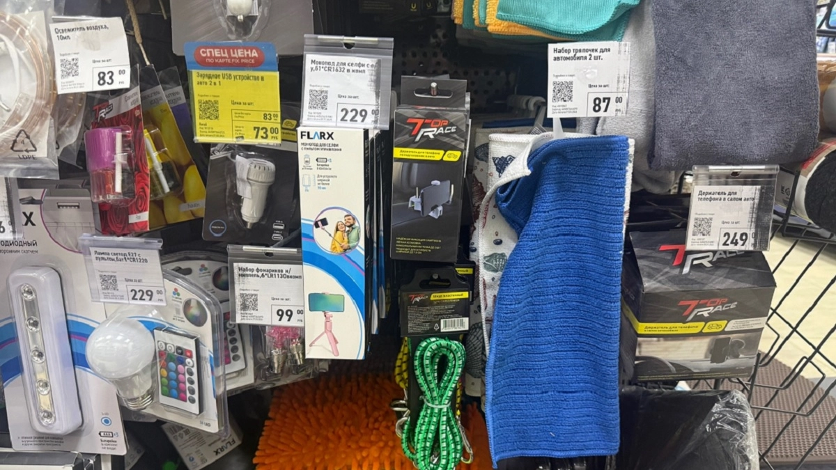 Нашла способ избавиться от запаха в машине и занять пассажиров за копейки: обзор 7 находок из "Фикс Прайс" для автомобилистов