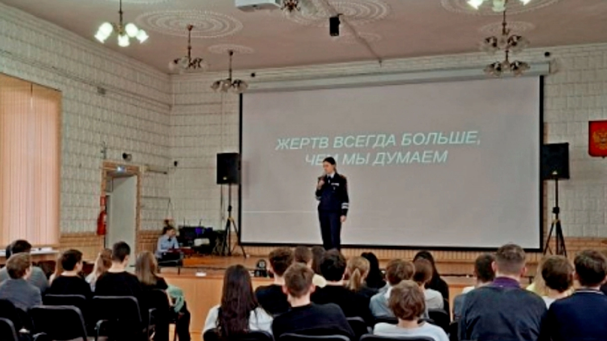 В школах 33-го региона проводят профилактические занятия по поводу СИМ-сезона