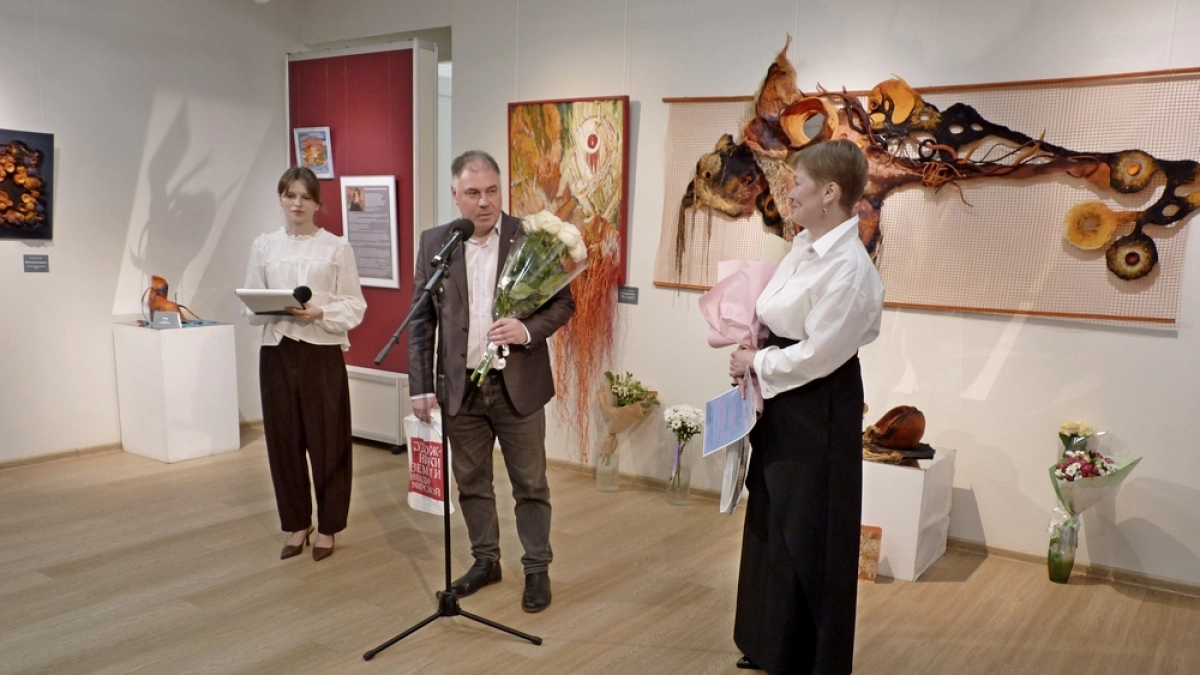 Выставка владимирской художницы «Потоки времени» открылась в областном центре