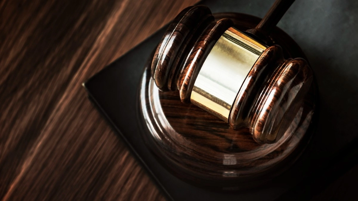 В Камешкове курьер, оставившая себе недоставленные продукты, ответит перед судом