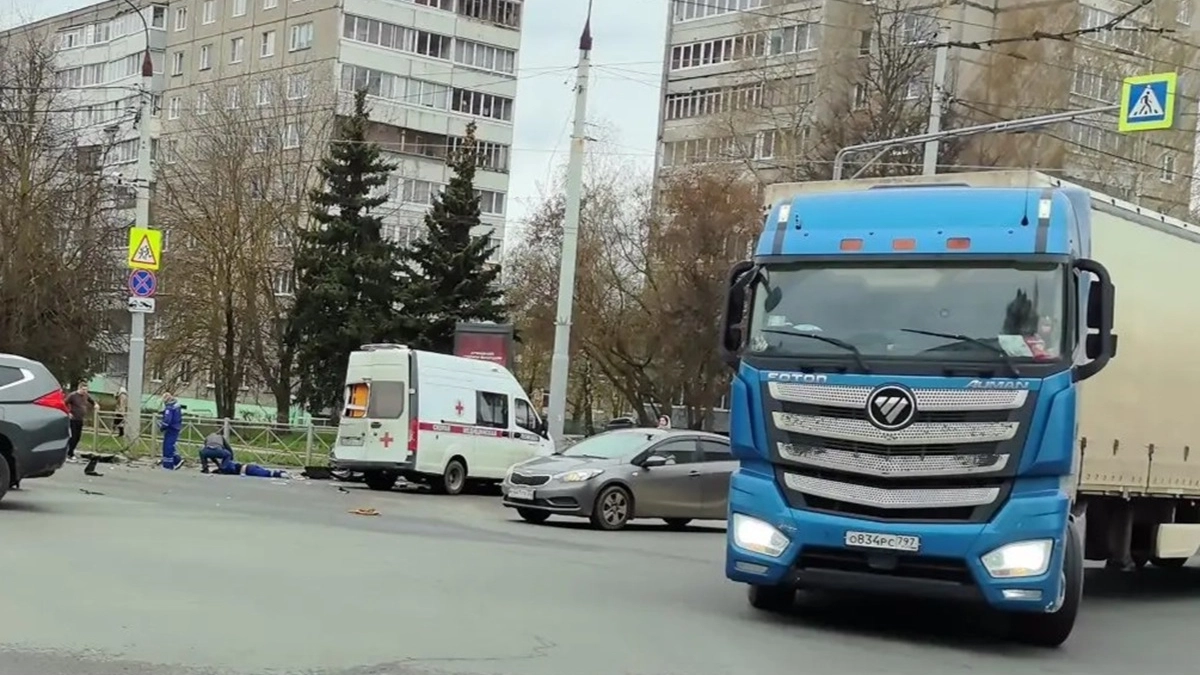 Во Владимире фура протаранила скорую: пострадали врачи