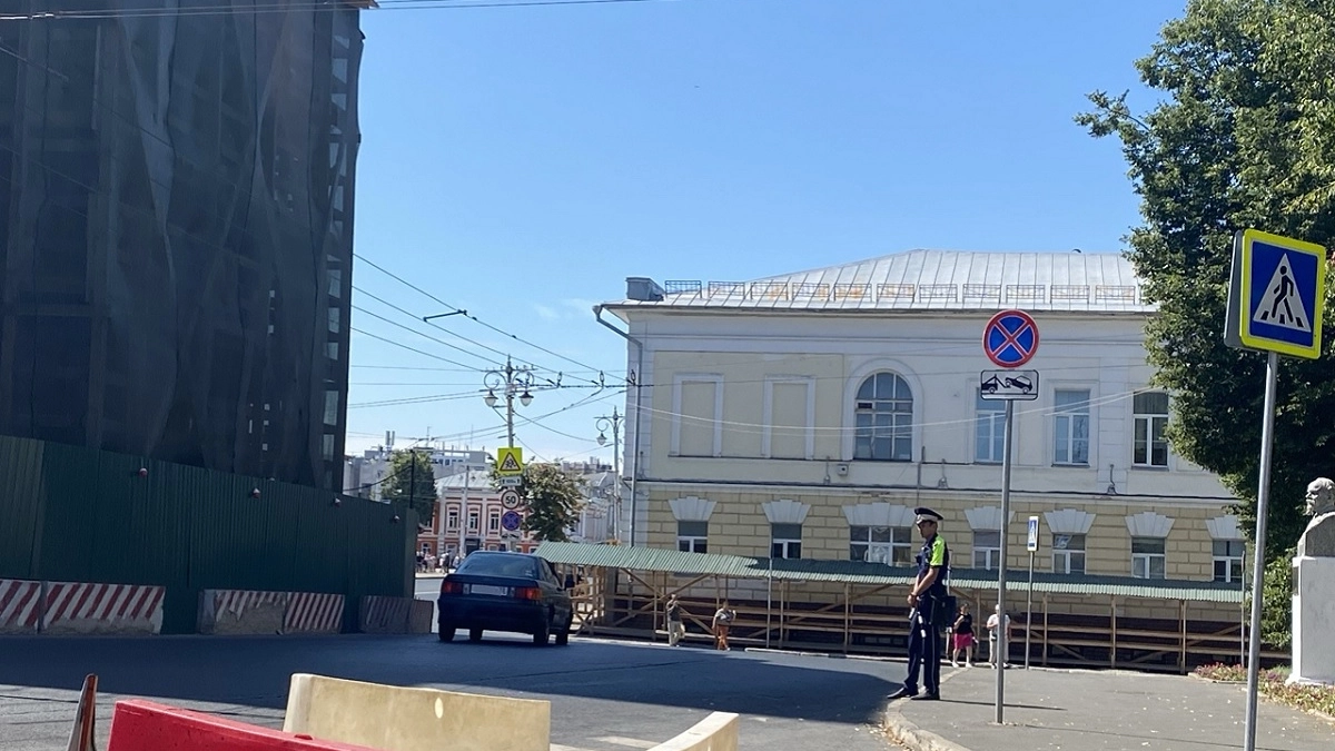 Стоит ли говорить инспекторам ДПС о месте работы? Автоюрист дал чёткий ответ, чтобы вы не нарвались на проблемы