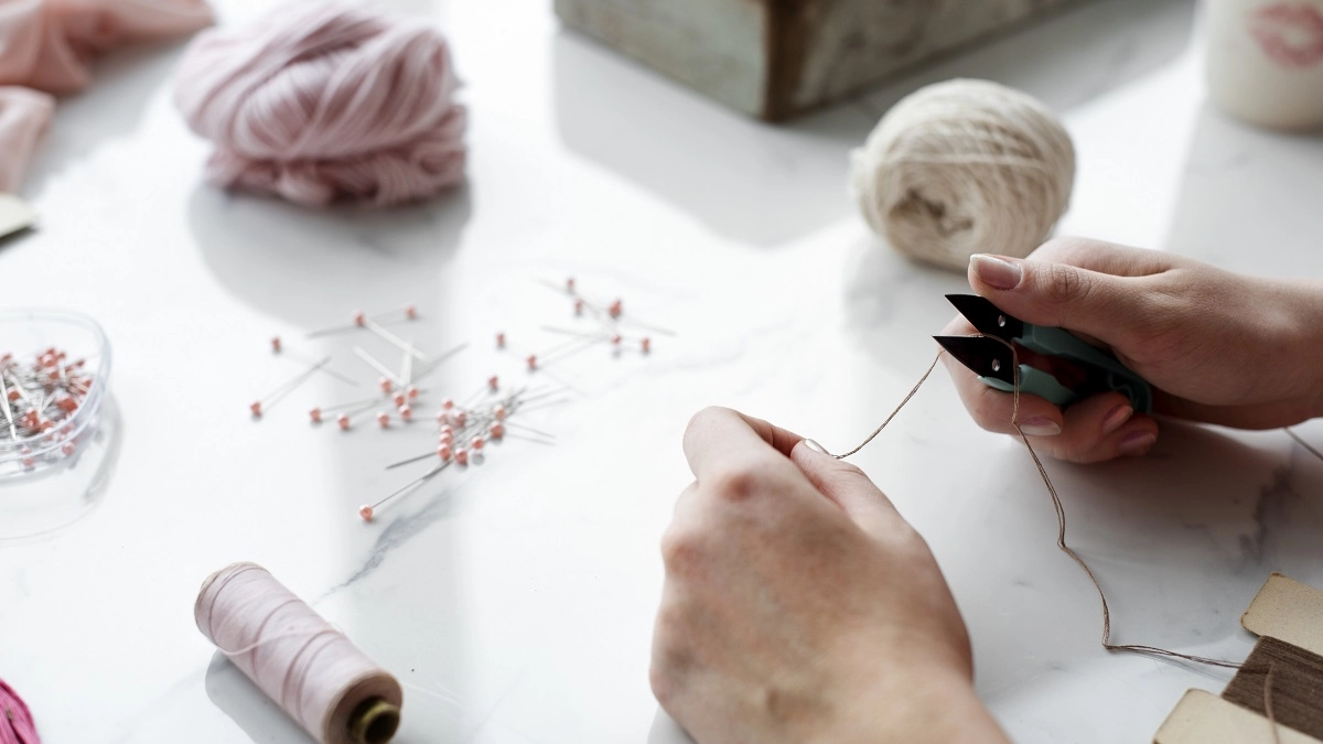 Вторая жизнь для хлама: не выбрасывайте газеты и пластинки — из них можно сделать стильный декор своими руками