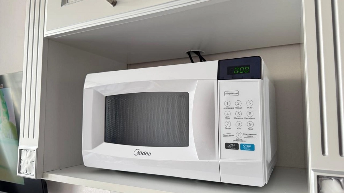 Как отмыть микроволновку за 5 минут без капли химии: старый бабушкин метод, который работает до сих пор