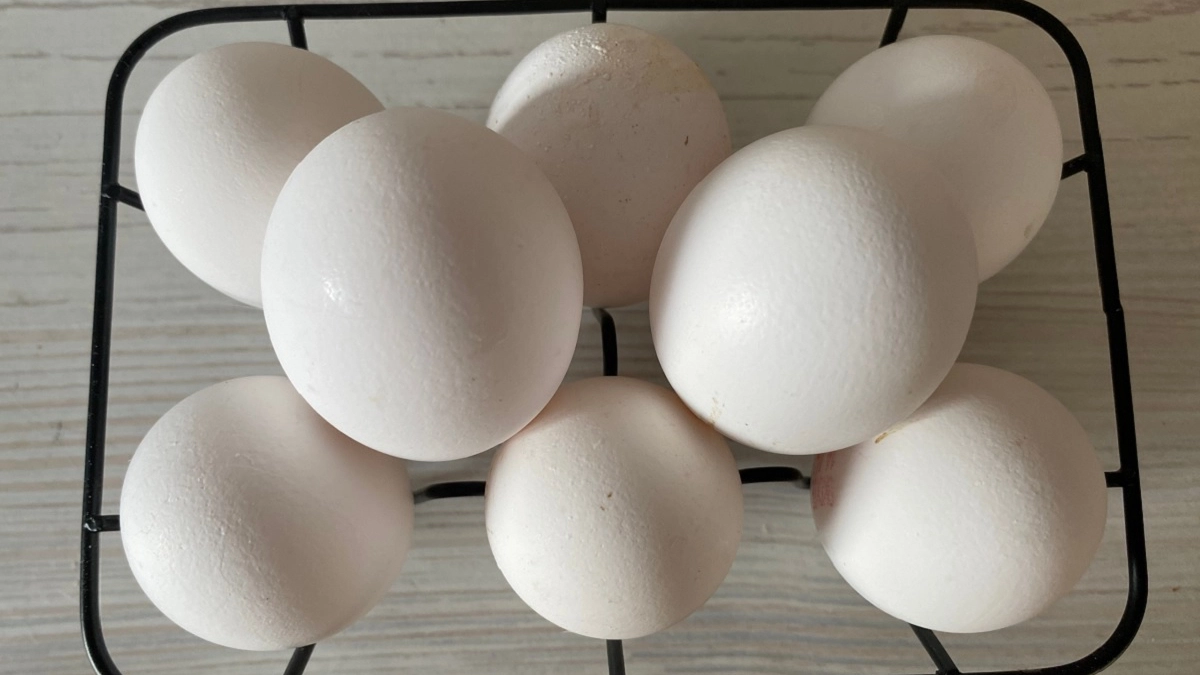 Яйца для салатов больше не чищу: скорлупа слетит сама за секунды - секретный лайфхак из СССР