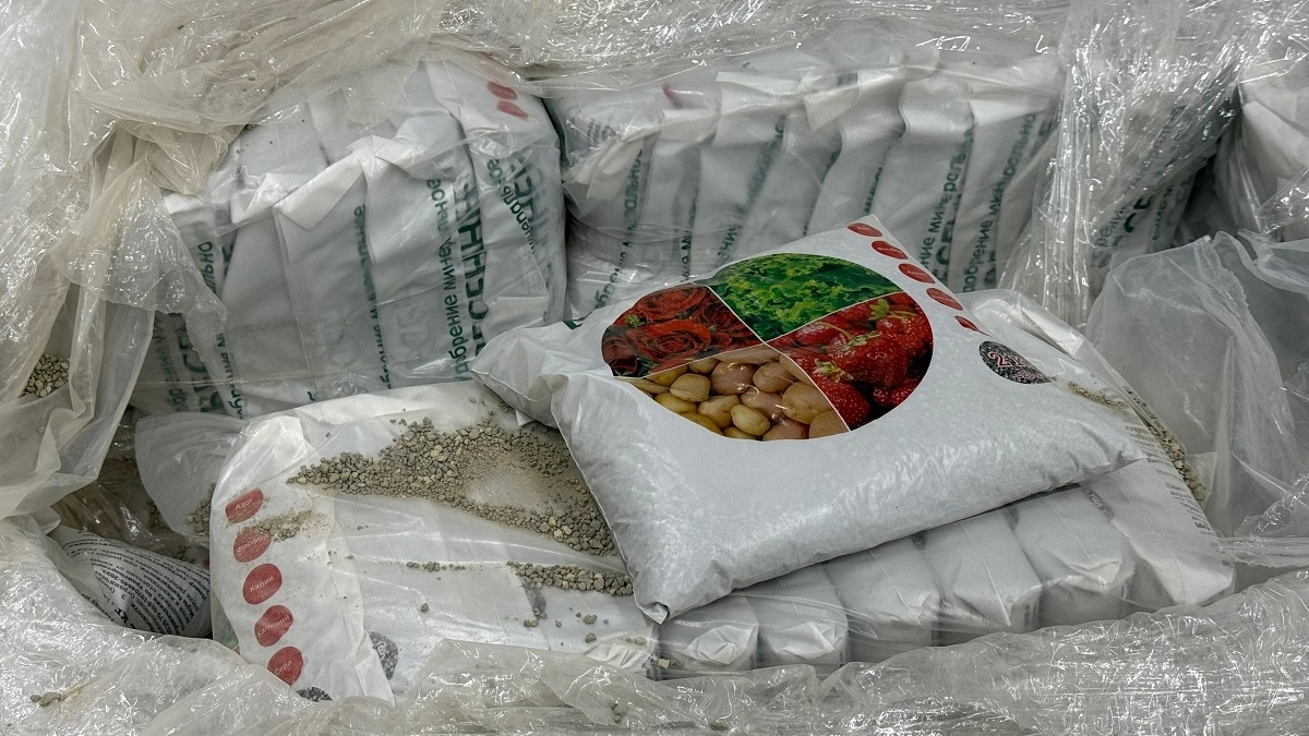 Что делает мочевину бесполезным и даже вредным удобрением: 5 ошибок, которые губят урожай