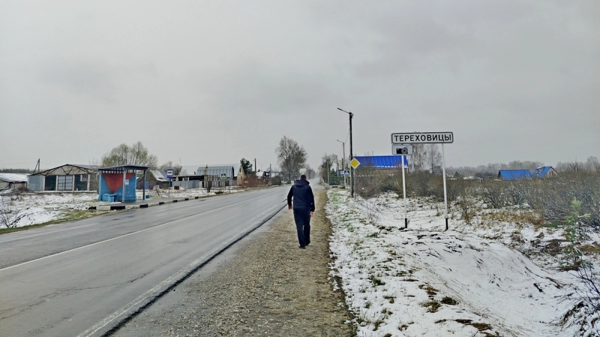 Жители Камешковского района пожаловались прокуратуре на отсутствие тротуара