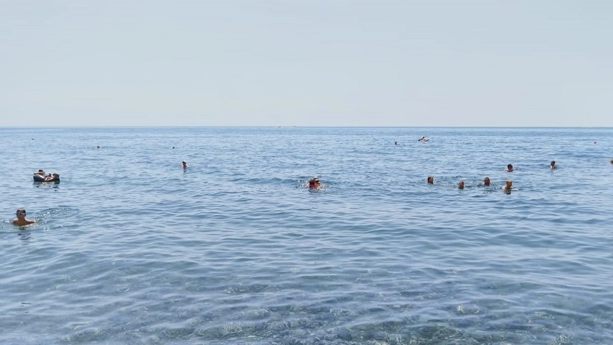 Найден отличный курорт на майские праздники-2026: полупустые пляжи, море как "парное молоко" и цены как 15 лет назад