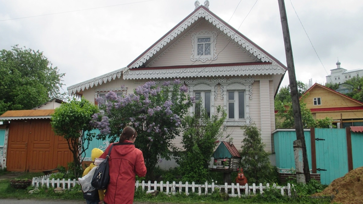 Купили в деревне дом-развалюху, но спустя год сбежали обратно в город - главные минусы жизни в селе, о которых молчат