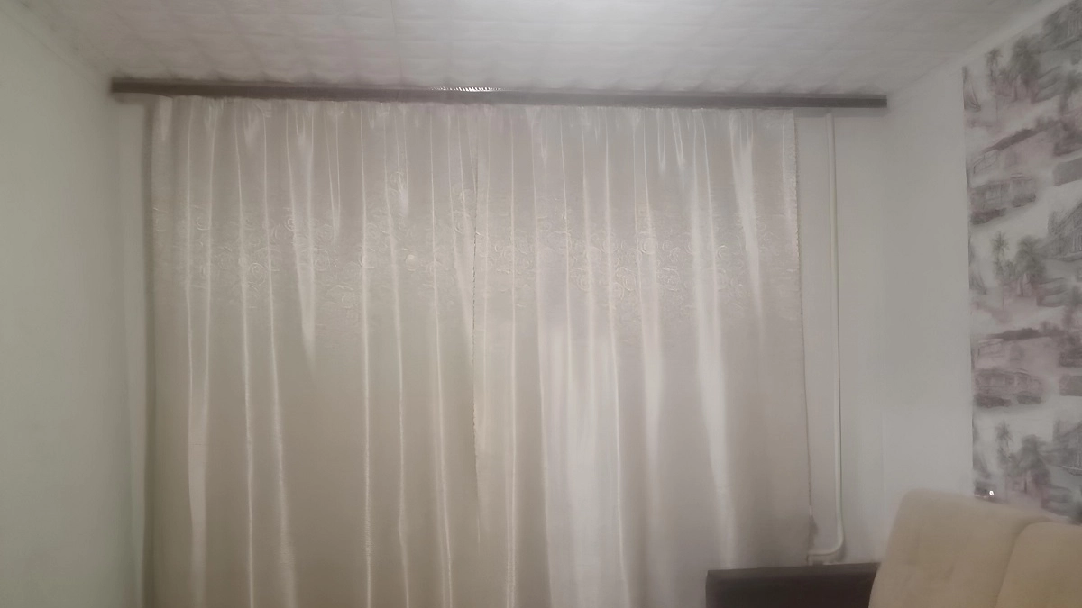 Не вешайте эти шторы и не делайте такие потолки: 6 антитрендов-2026 в интерьере, которые удешевляют квартиру