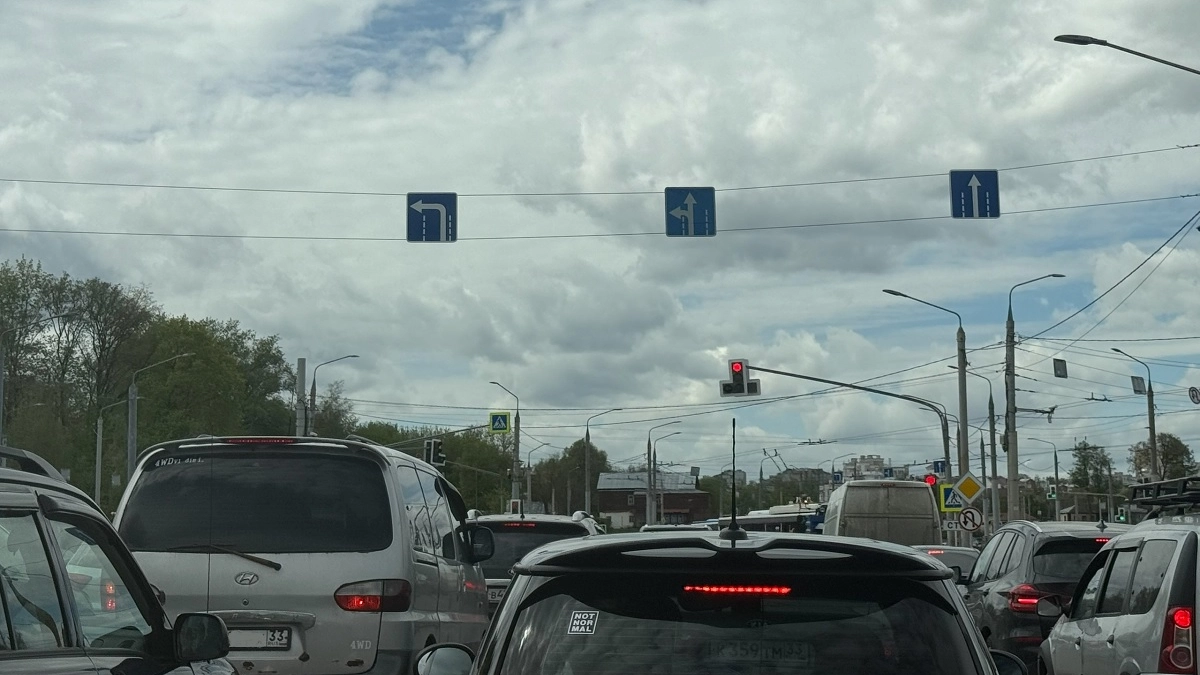 Инспекторы ДПС штрафуют за остановку в пробке — с чем это связано? Автоэксперты дали точный ответ: запомните на всю жизнь