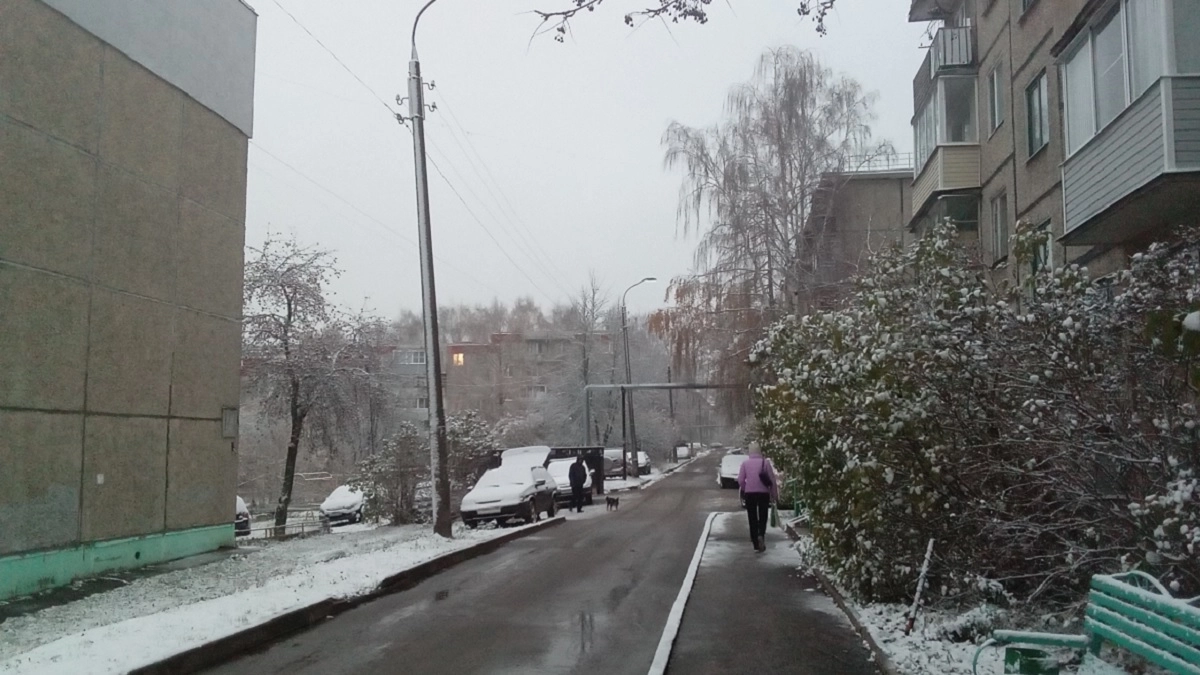 Зима не сдаётся, пуховики не убирайте: ряд регионов России завалит снегом — синоптики обновили прогноз на неделю