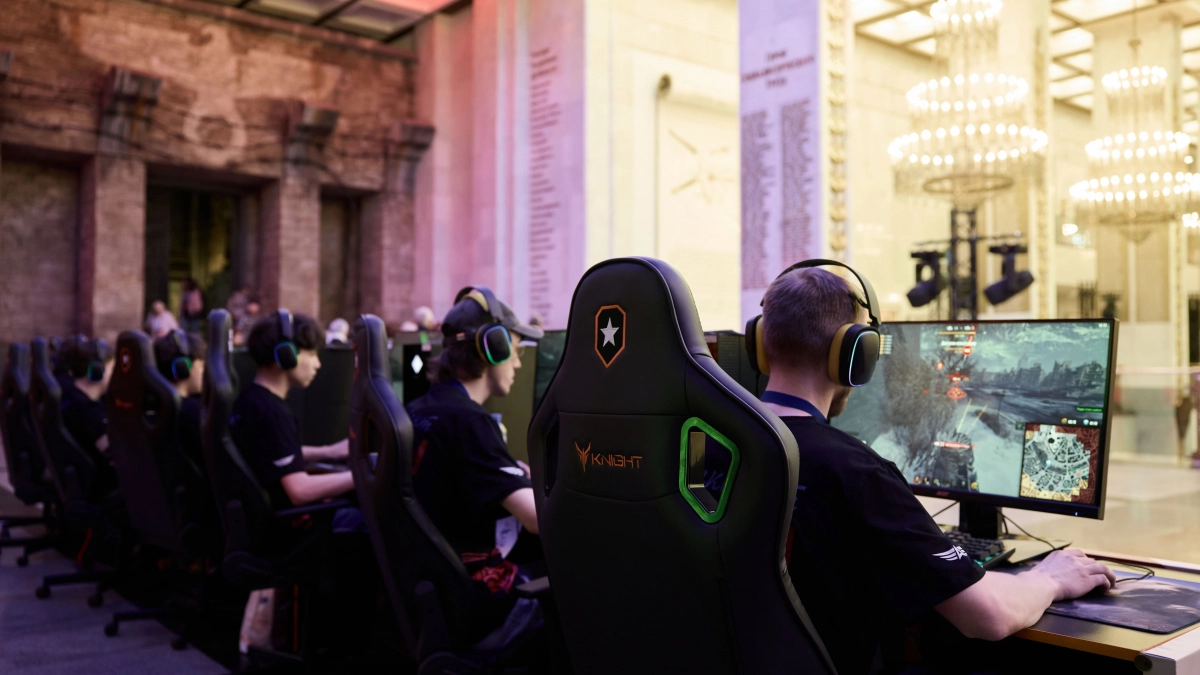 Геймеры вошли в историю: финалисты кибертурнира «Диктант Победы» встретились в Москве