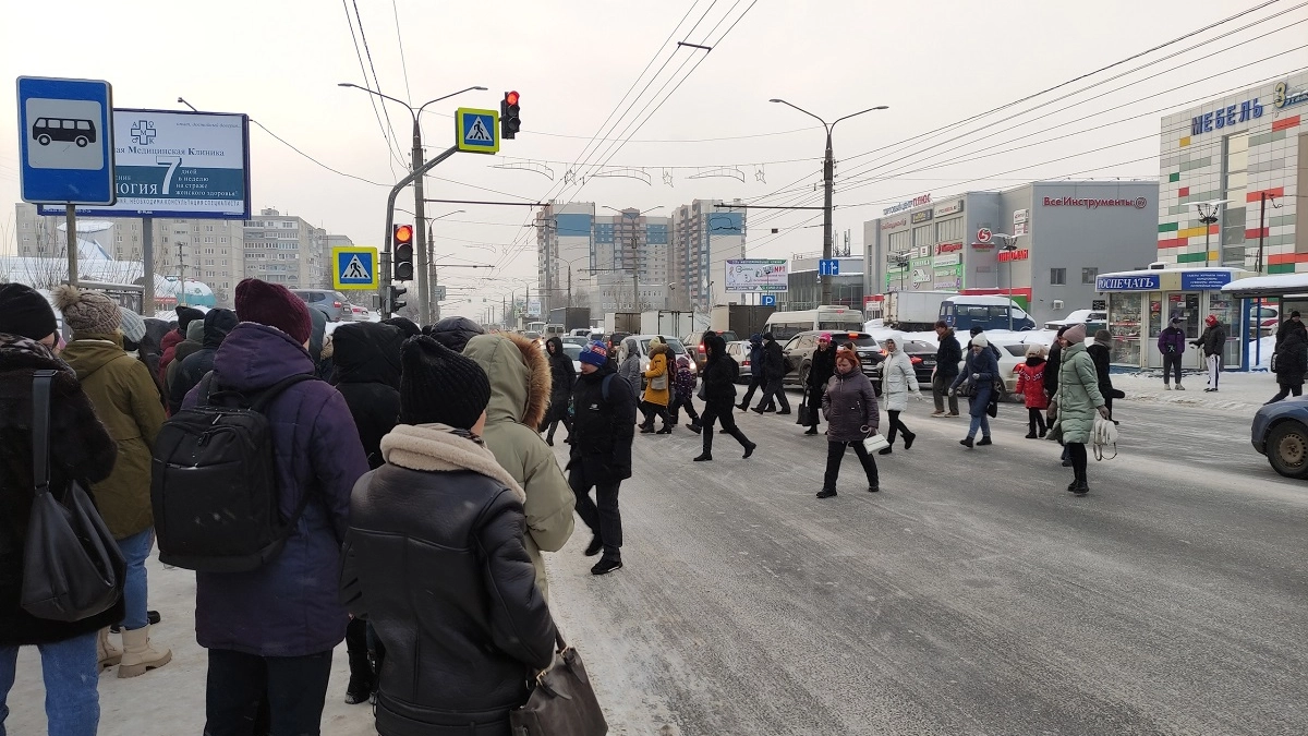 Мы гонимся за фантомом: как пропустить свою жизнь, пытаясь стать счастливым: Алан Уоттс сказал 1 фразу, которая объясняет вечную неудачу