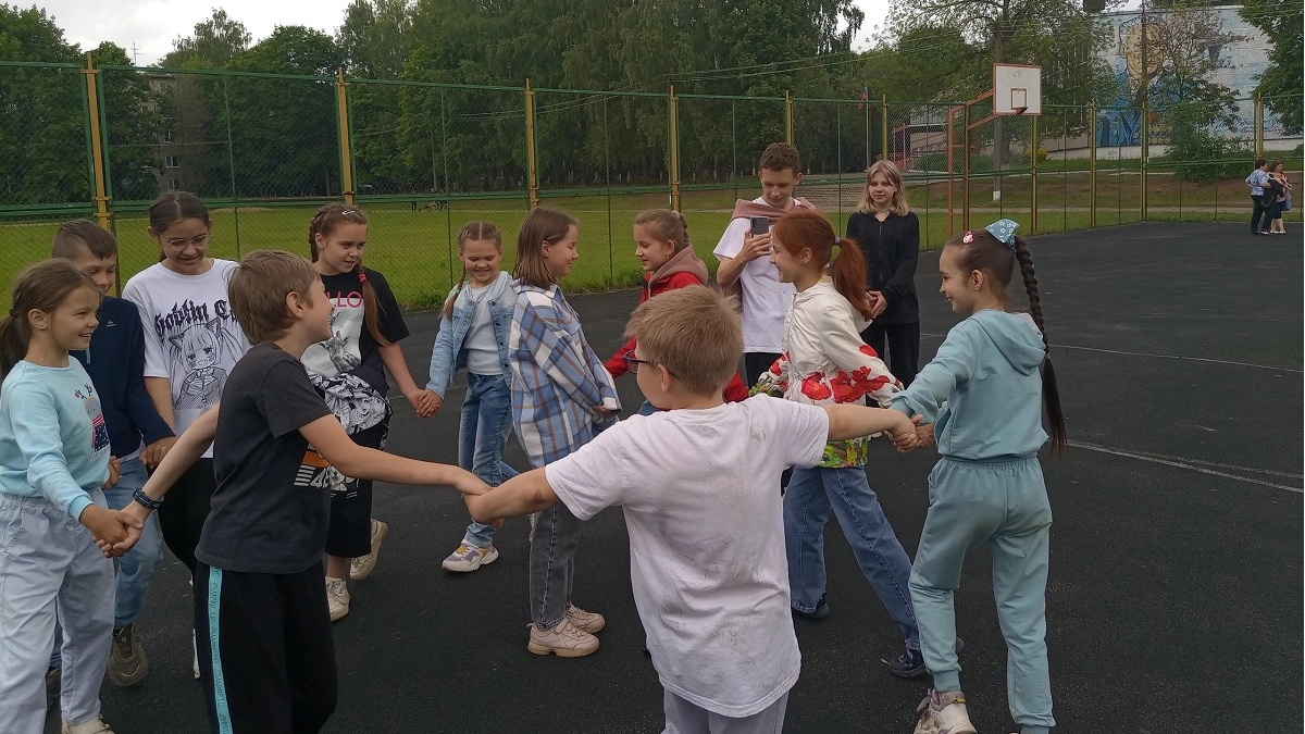 Летние каникулы начнутся уже скоро: Минпросвещения сделало приятный сюрприз школьникам