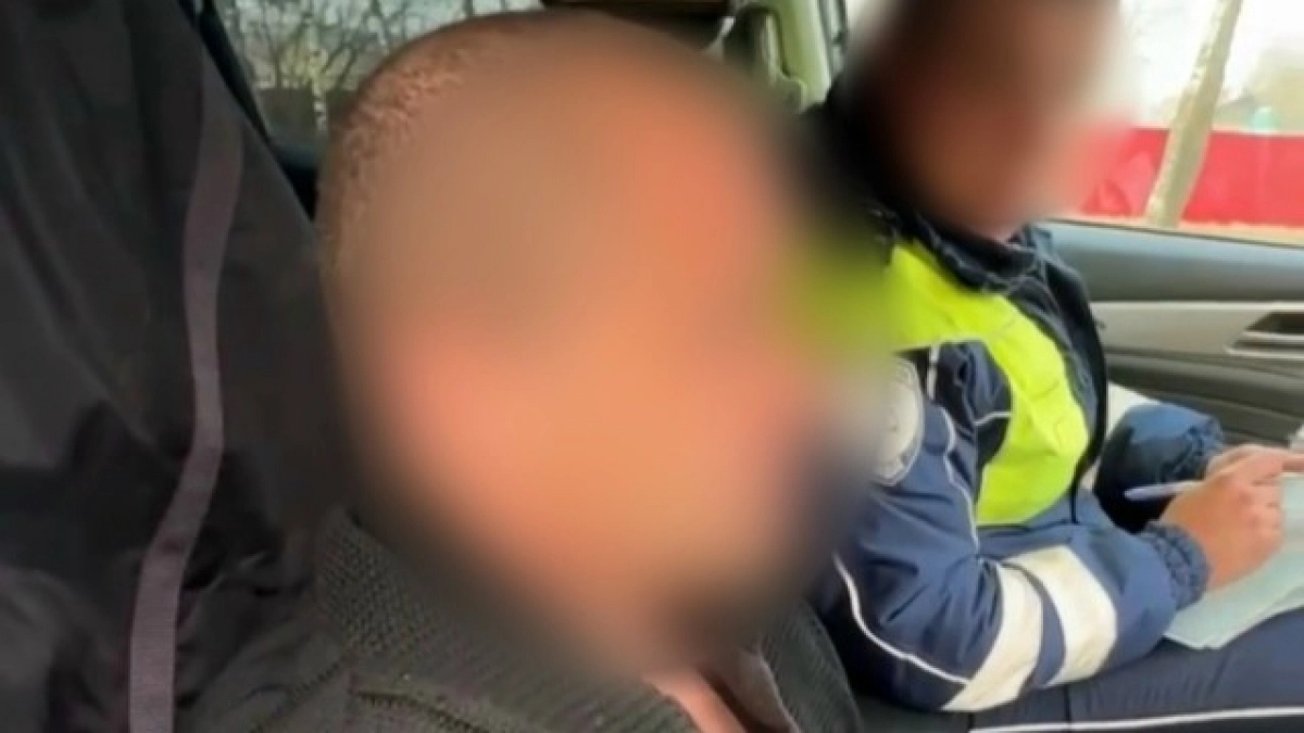 Нетрезвый водитель в Мелехове пытался откупиться от полиции часами и 200 долларами