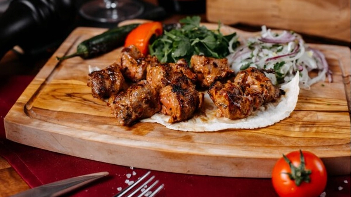 Не говядина и не свинина: врачи назвали самое полезное мясо для майских шашлыков — лучший выбор-2026