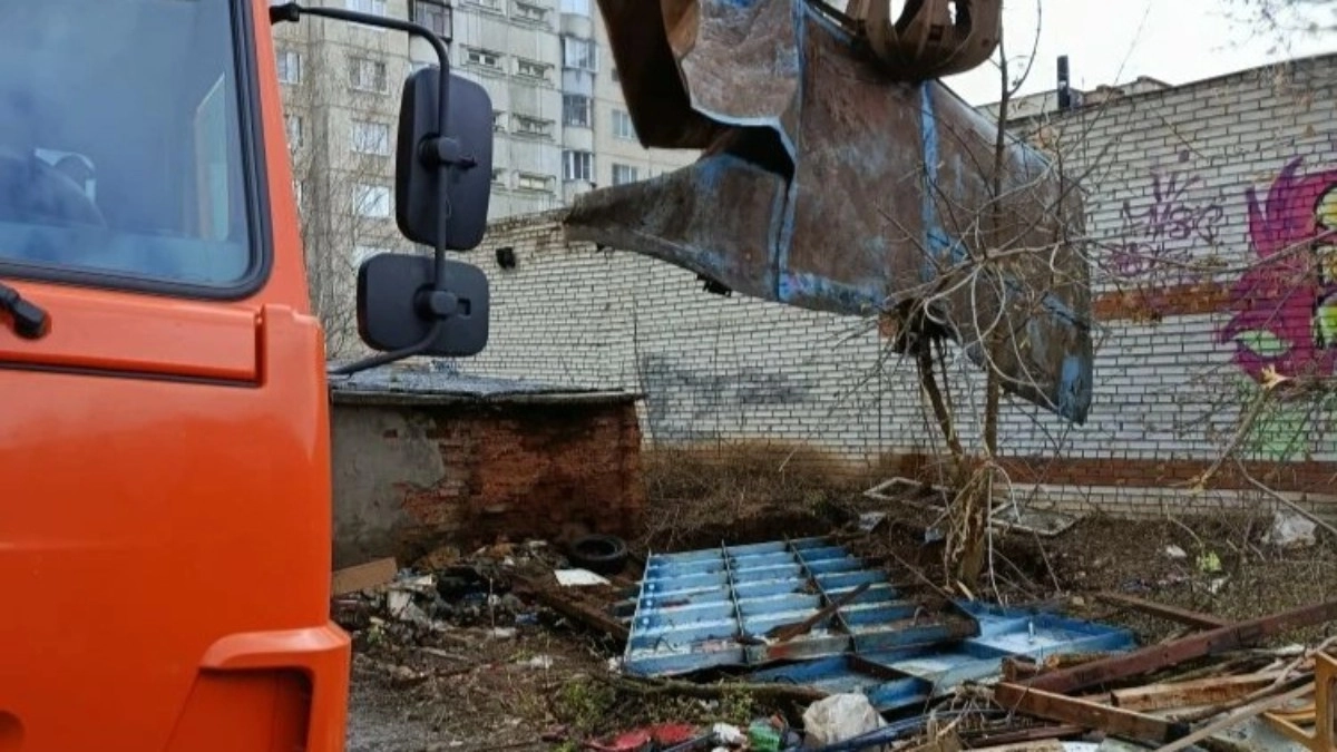 Во Фрунзенском районе снесли несколько самовольно установленных гаражей