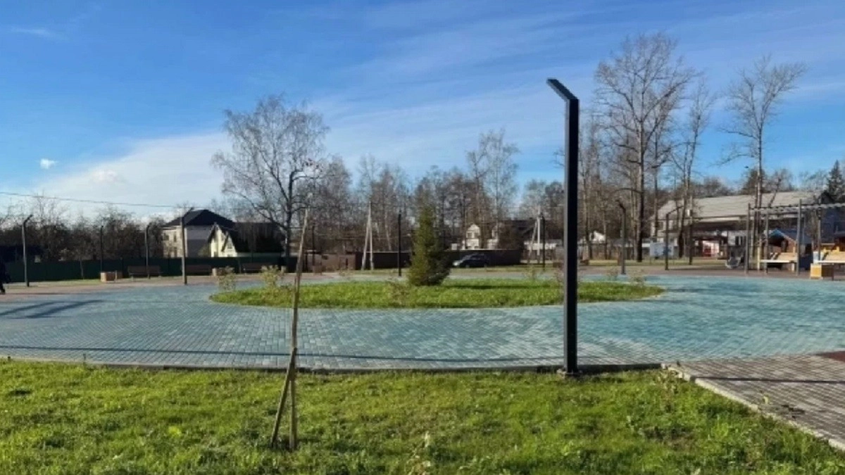 Сквер у дома №7 на Куйбышева может обновиться тротуарами, качелями и цветами 