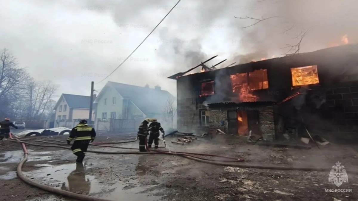 В Гусь-Хрустальном пожарные спасли от огня жителей четырех домов