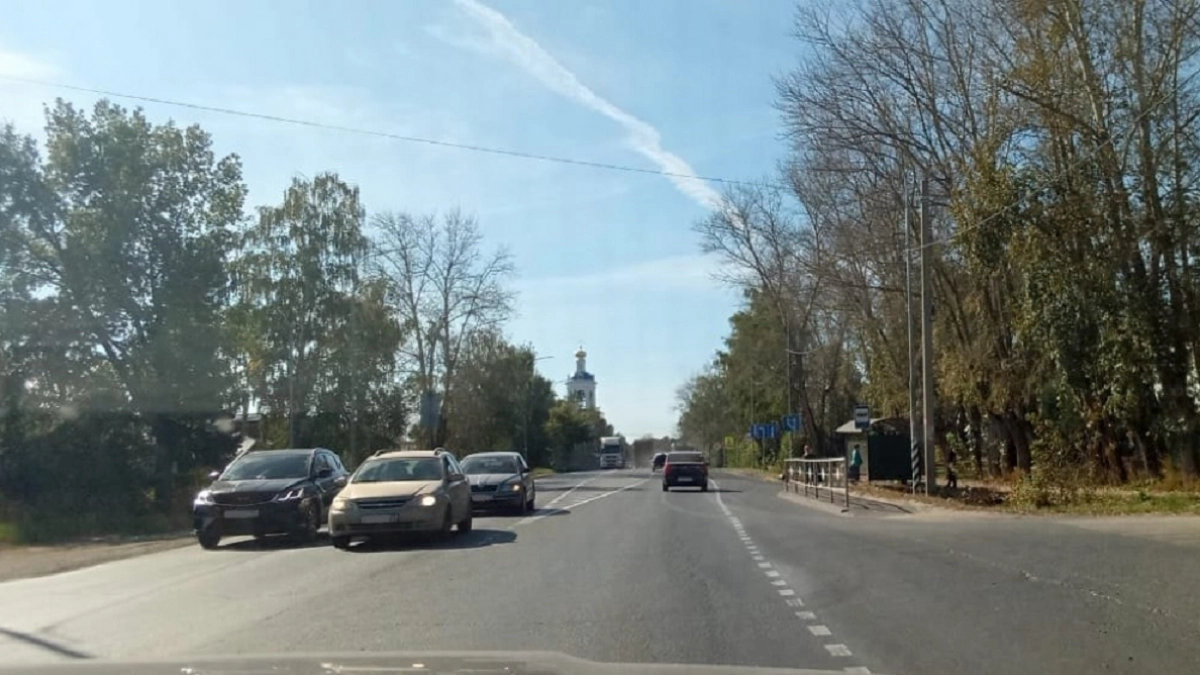 Можно ли завершить обгон через сплошную полосу, если начал по прерывистой? Верховный суд поставил жирную точку в вопросе