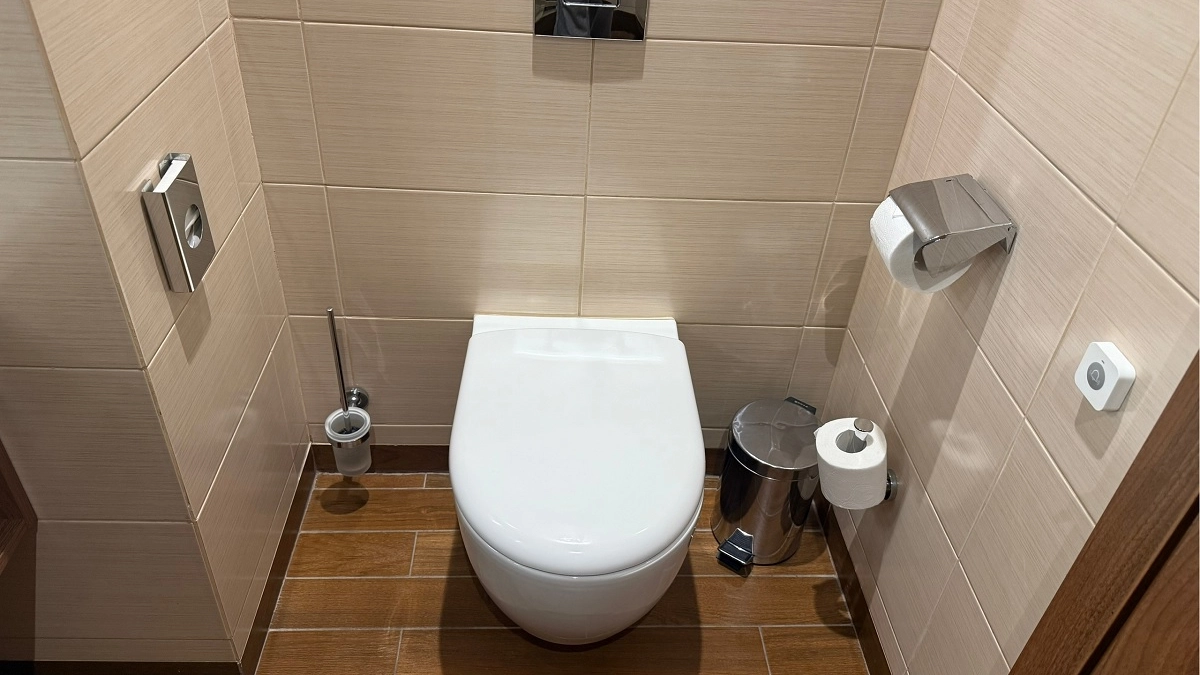 Освежители не покупаю уже 5 лет: мажу втулку от бумаги этим средством - и дорогой аромат в туалете обеспечен