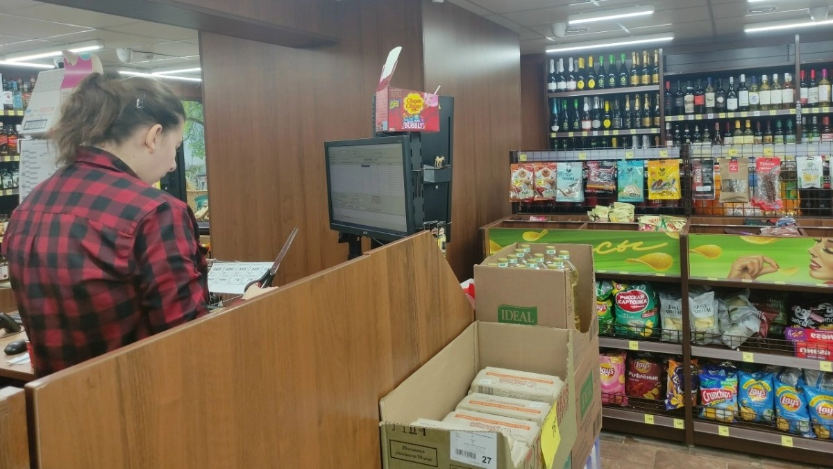 В Радужном мужчины пополняли запасы алкоголя, обкрадывая магазины