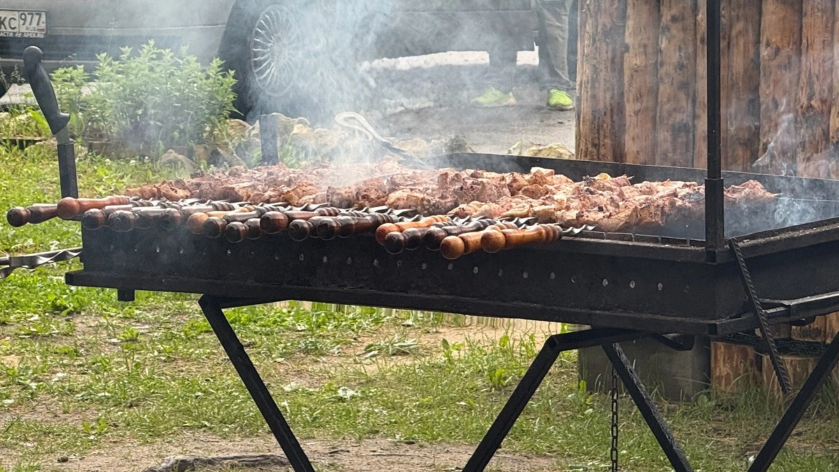 Мариную мясо как грузины без уксуса — и это получится лучший шашлык в вашей жизни: есть один секрет