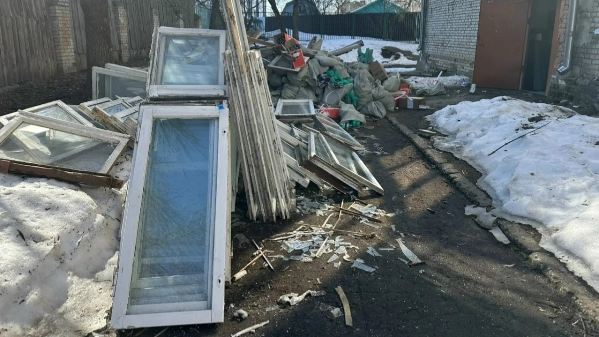 В Коврове строители превратили территории трех школ в свалки