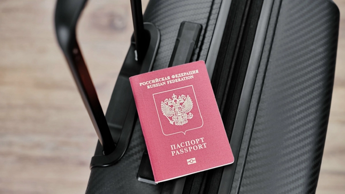 Из загранпаспортов исчезнет важная пометка: что поменяется для выезжающих за границу россиян