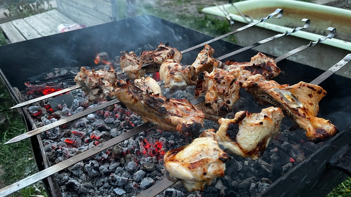 Почему моя говядина всегда мягкая: рецепт маринада, который прощает даже деревянистое мясо