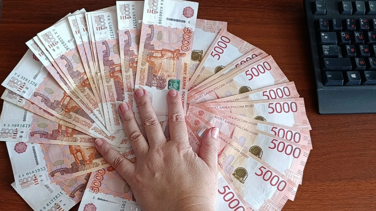 Школьникам приготовили щедрую выплату к выпускным: как получить 100 000 рублей от государства