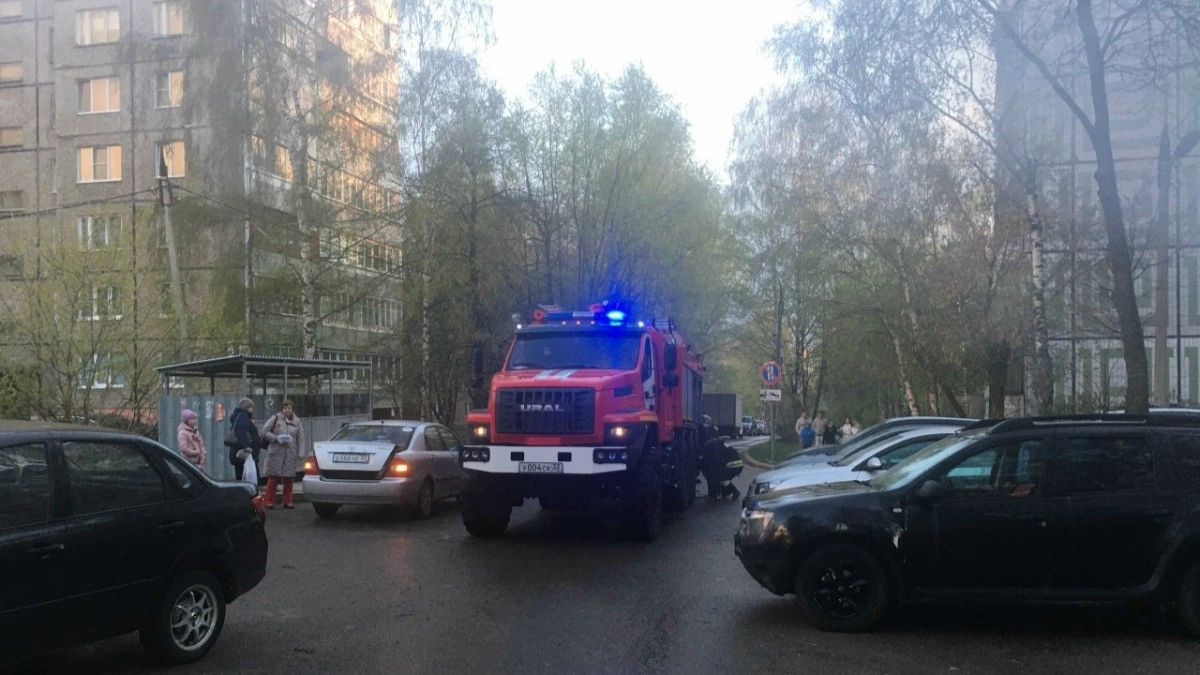 В Киржаче на улице Чайкиной тушением квартиры занимались 12 огнеборцев