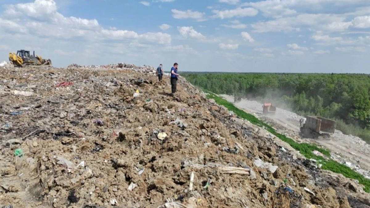 В Петушинском округе загорелся мусорный полигон у деревни Бабанино