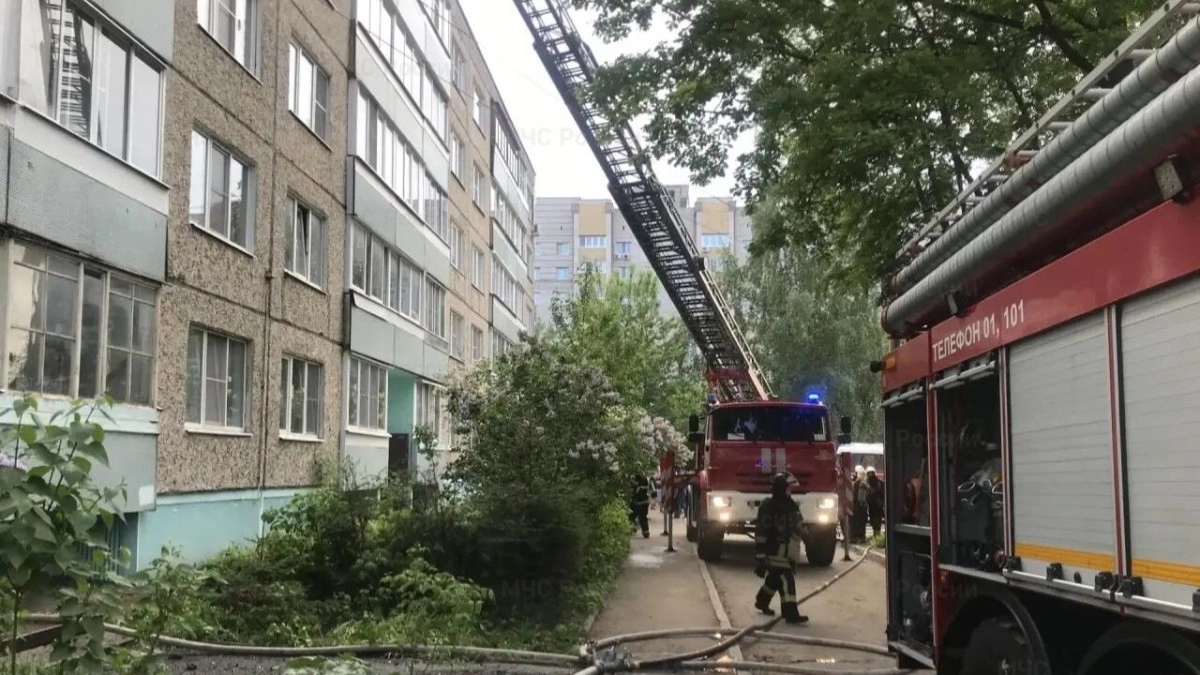 Из дома во Владимире, где произошел пожар, эвакуировали 10 человек