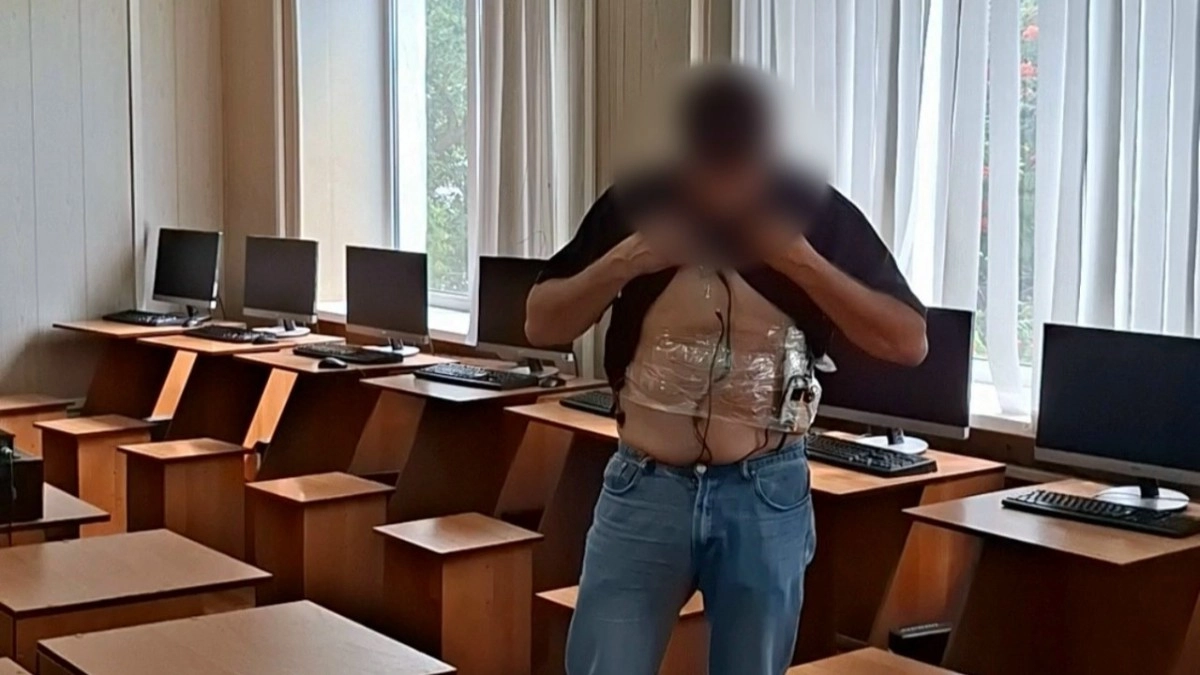 Владимирец лишился прав за пьяную езду и пытался сдать экзамен с микронаушником