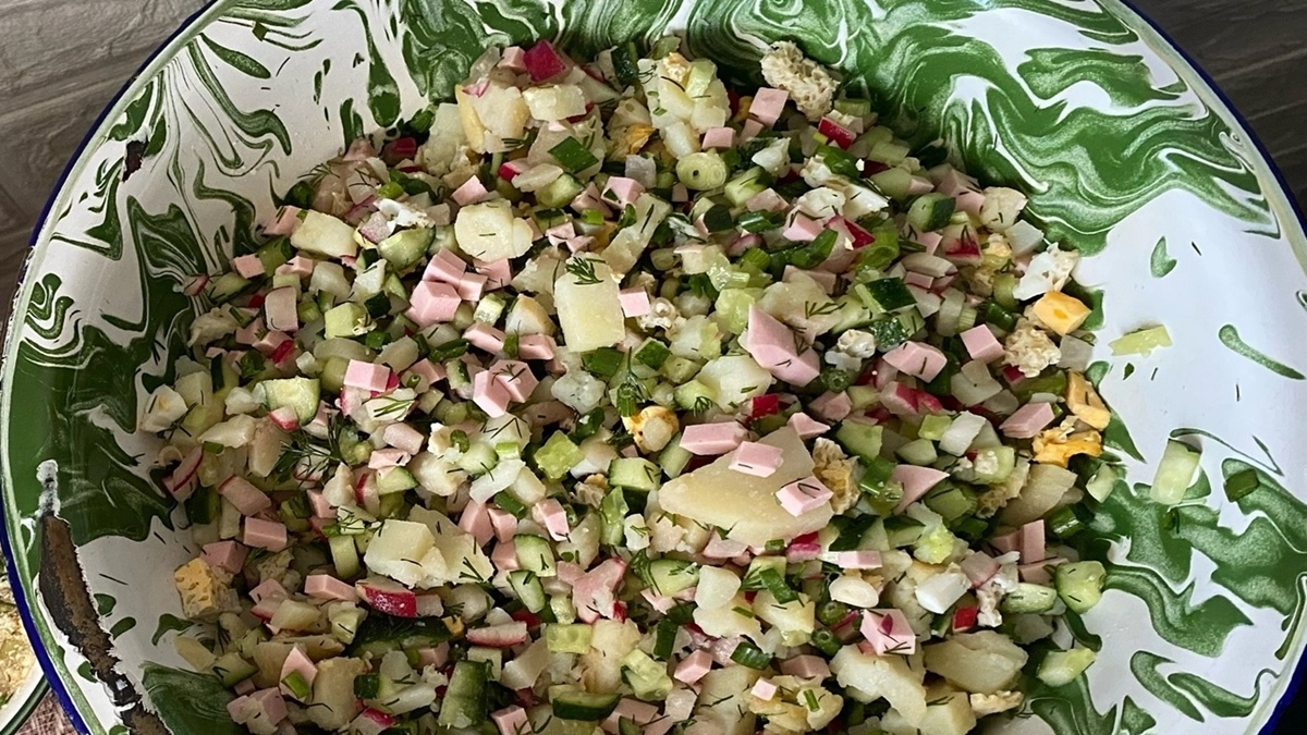 Добавьте это в окрошку — и вкус получится ресторанным: секрет шефа удивил гурманов