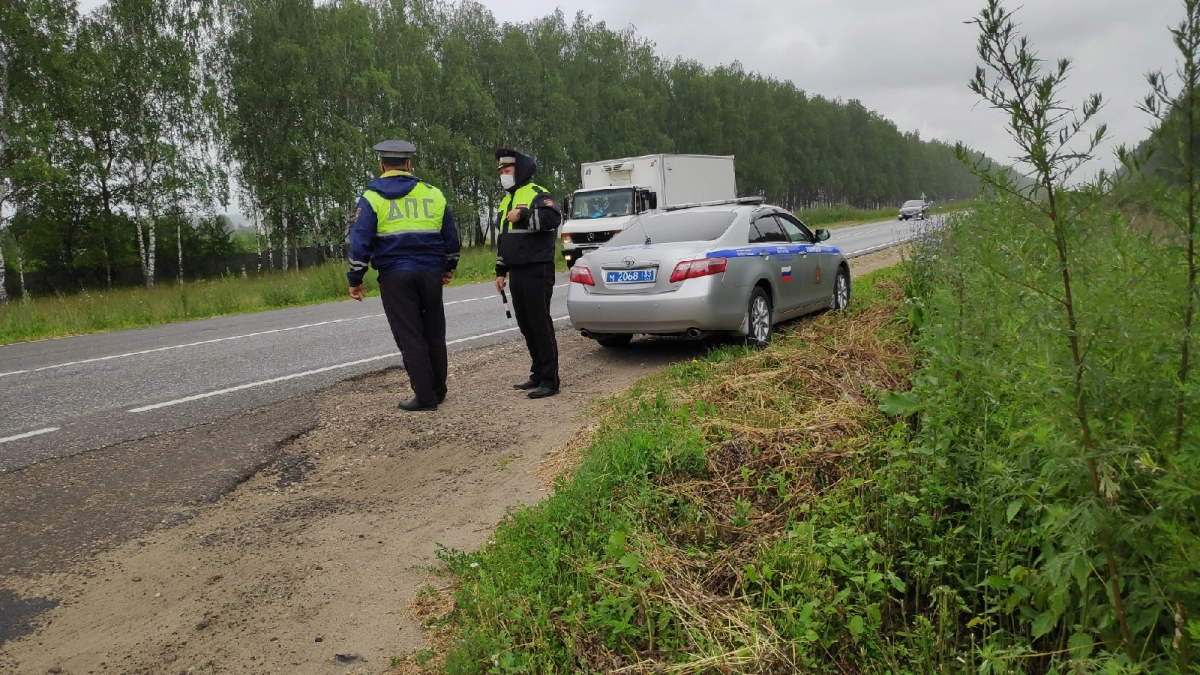Инспектор ГИБДД требует пройти в патрульный автомобиль: как реагировать на приказ - 3 фразы, которые точно помогут