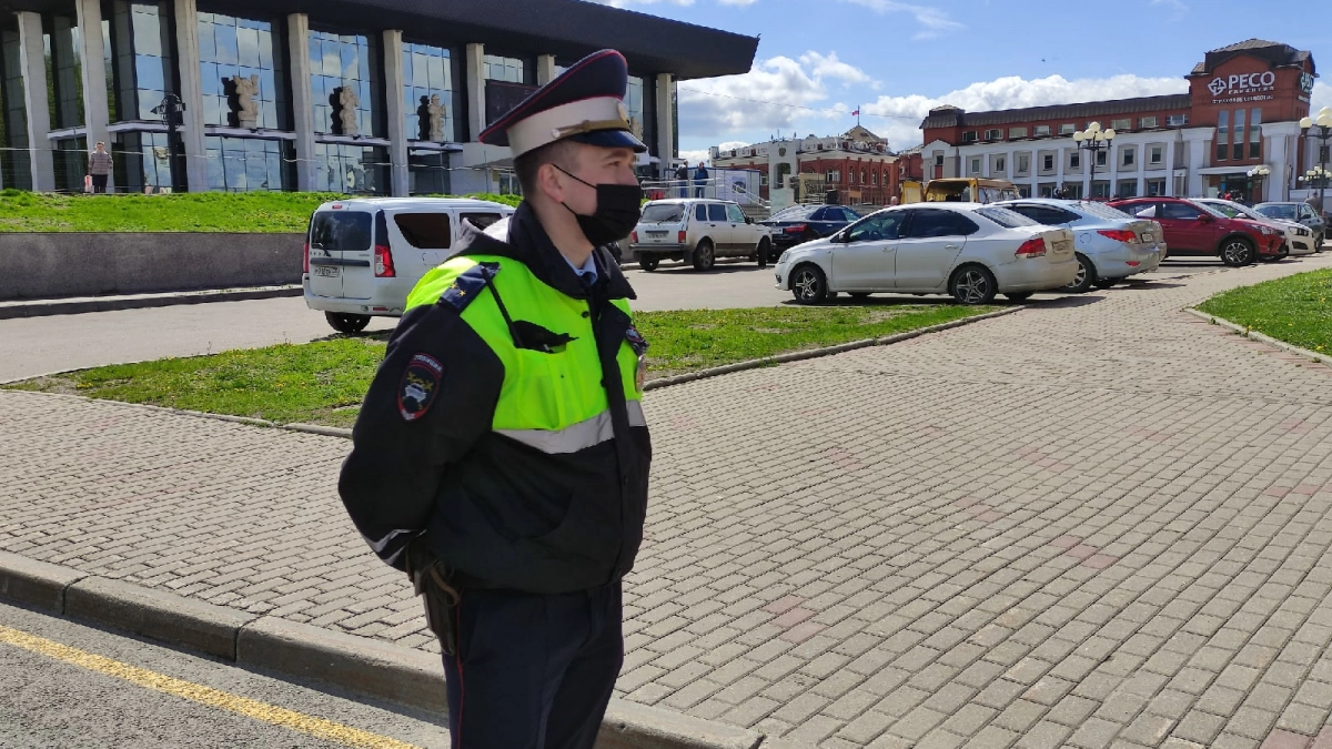 С июня ГИБДД будет проверять содержимое бардачков: вот что теперь надо возить с собой кроме прав, ПТС и страховки