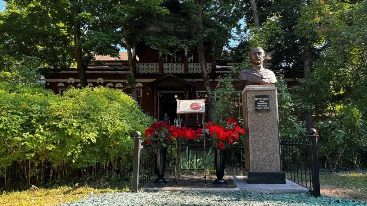 В селе Крутец установили бюст сподвижника Петра I Ивана Бутурлина
