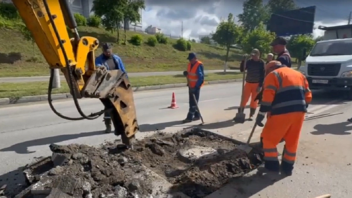На улице Мира во Владимире начали замену ливневых колодцев