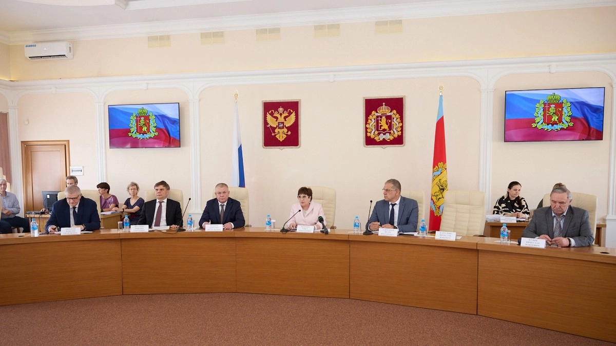 В Законодательном Собрании прошли публичные слушания по исполнению областного бюджета за 2025 год 